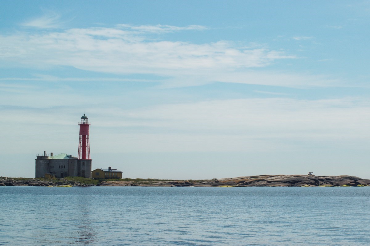 Utklippans fyr, himmel och hav.