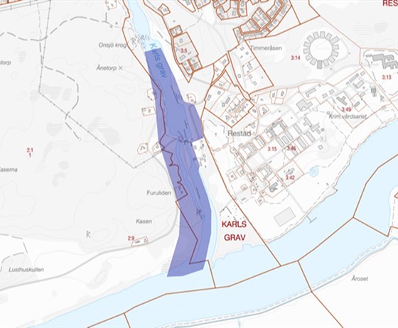 Vänersborg alternativ 2 - VÄST. Löper parallellt väster om befintlig sluss. Kartbild över Vänersborg där ett av slussalternativen syns markerade.