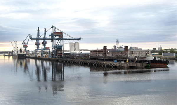 Bild visar en av kajerna i Luleå hamn