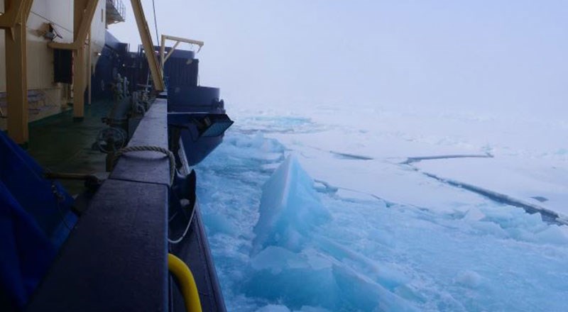 Oden bryter is norr om Arktis