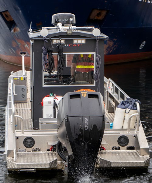 Bild på bakdelen av båten